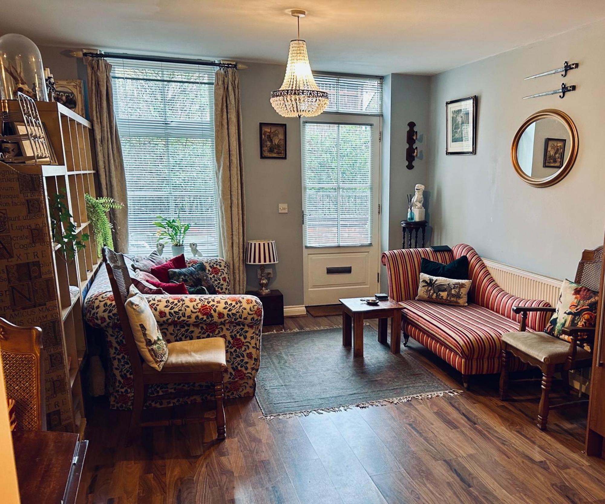 Quirky Town Centre Apartment With River Terrace 麦克尔斯菲尔德 外观 照片